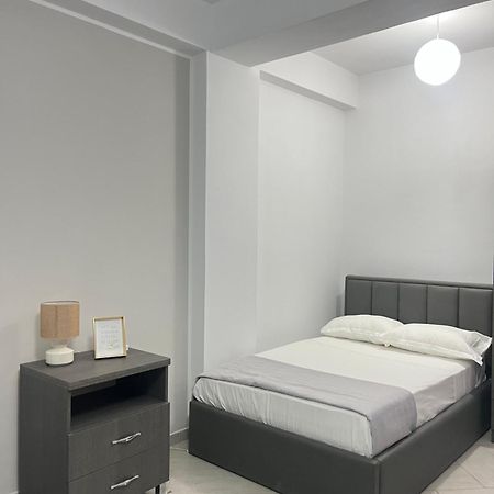 Blossom Apartments Вльора Екстер'єр фото