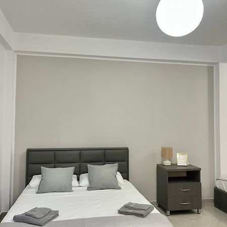 Blossom Apartments Вльора Екстер'єр фото