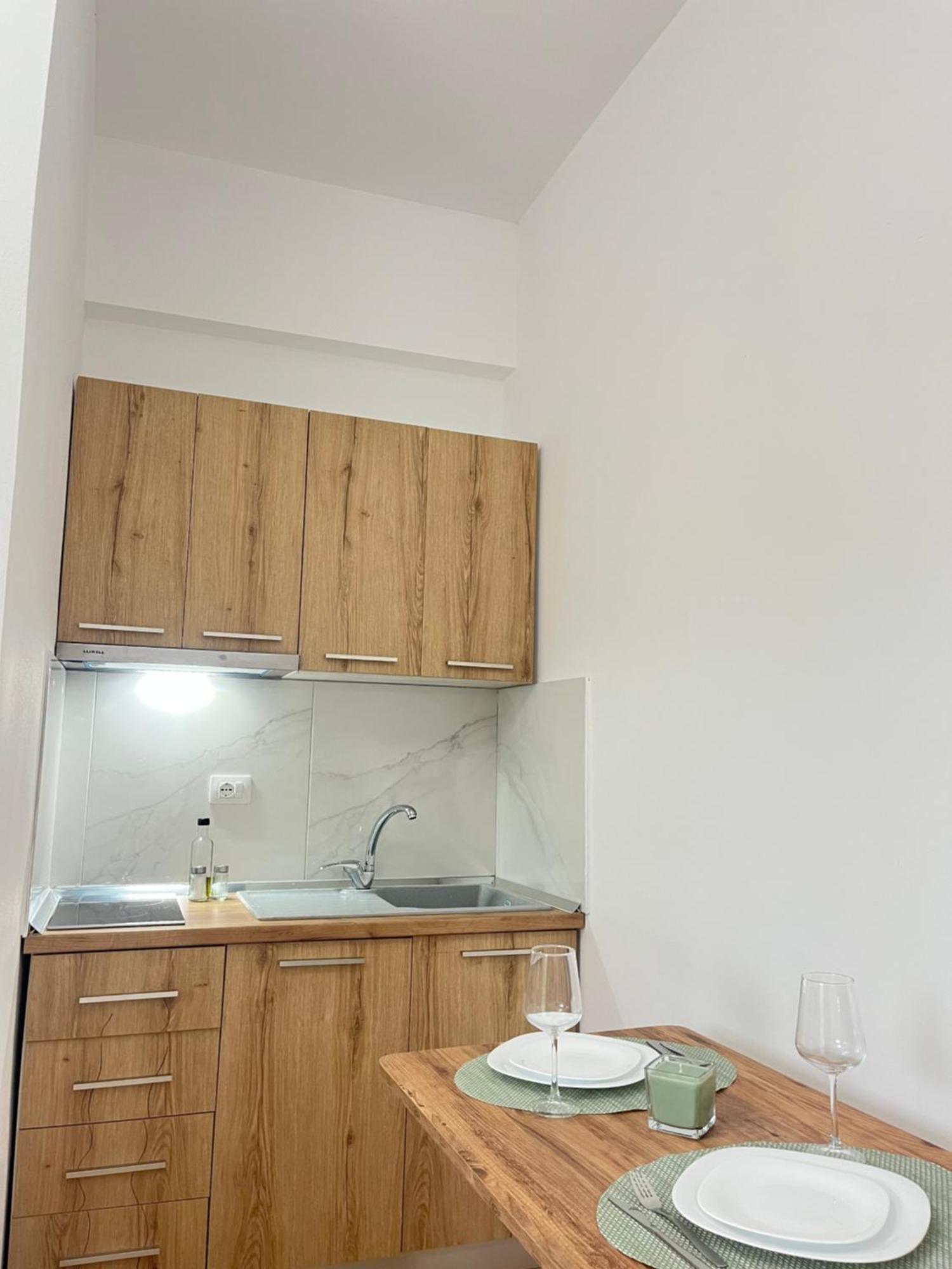 Blossom Apartments Вльора Екстер'єр фото