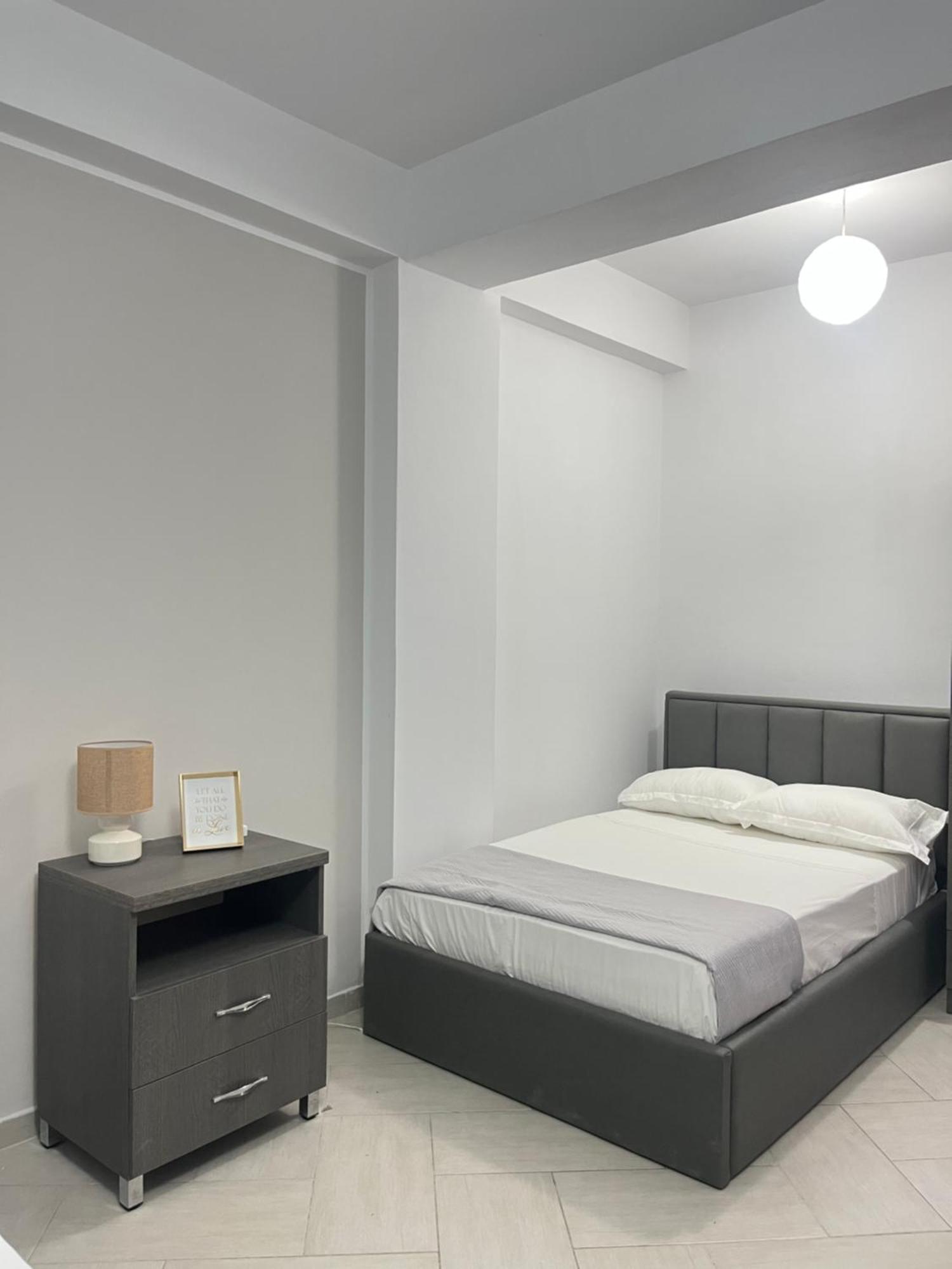 Blossom Apartments Вльора Екстер'єр фото