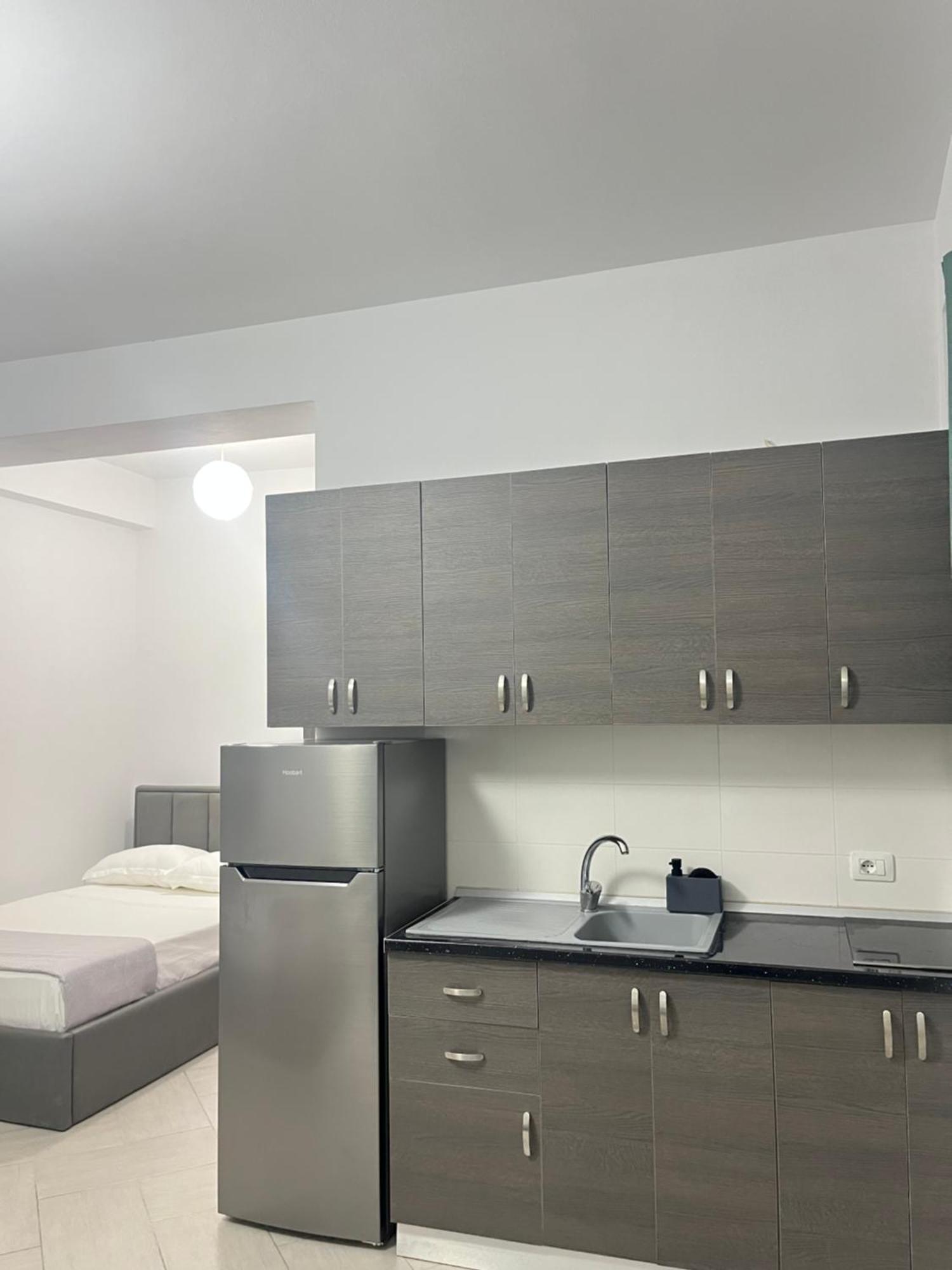 Blossom Apartments Вльора Екстер'єр фото