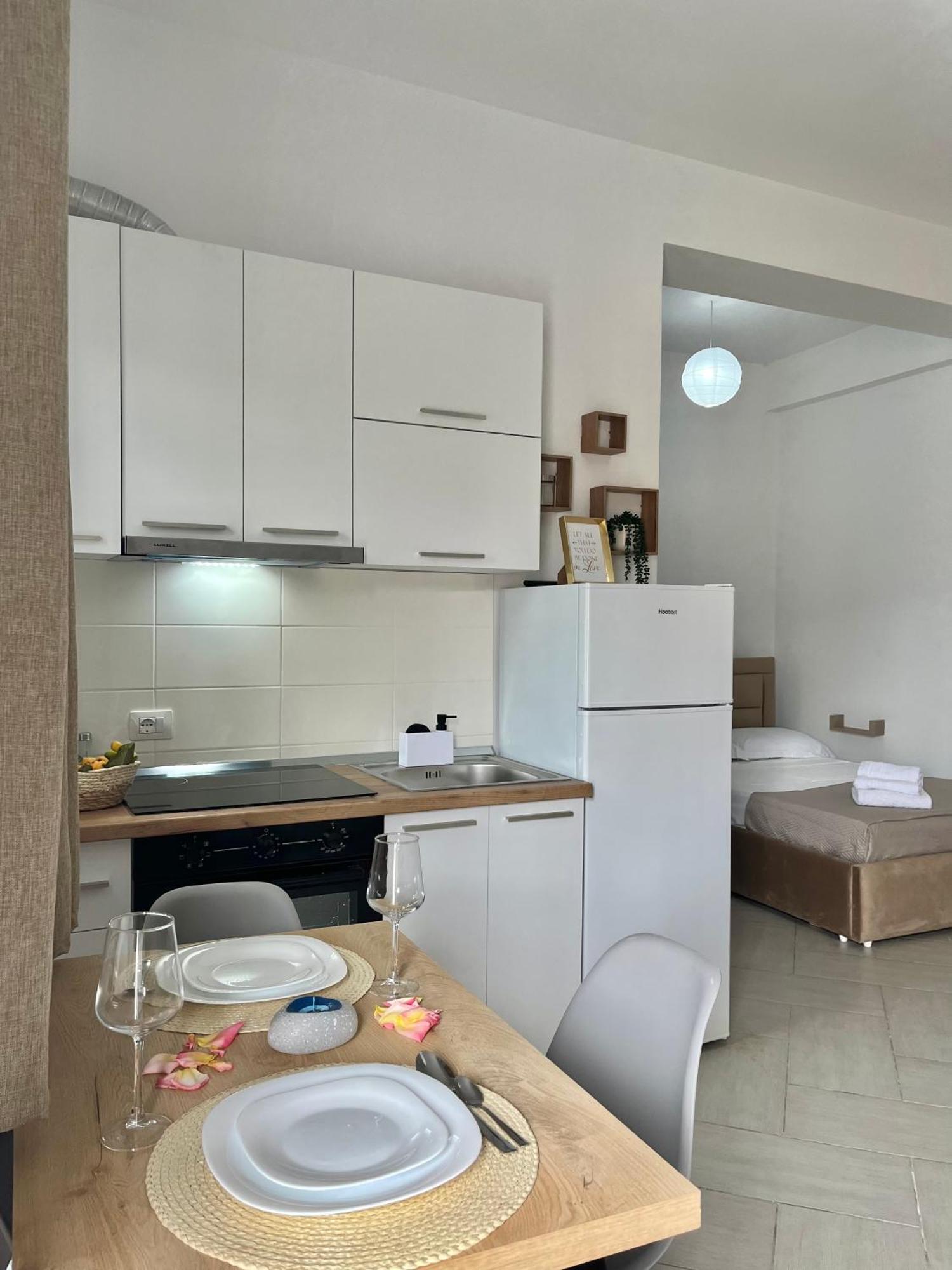 Blossom Apartments Вльора Екстер'єр фото