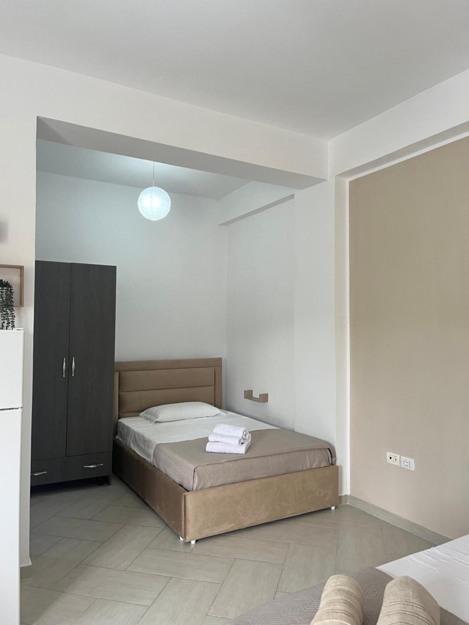 Blossom Apartments Вльора Екстер'єр фото
