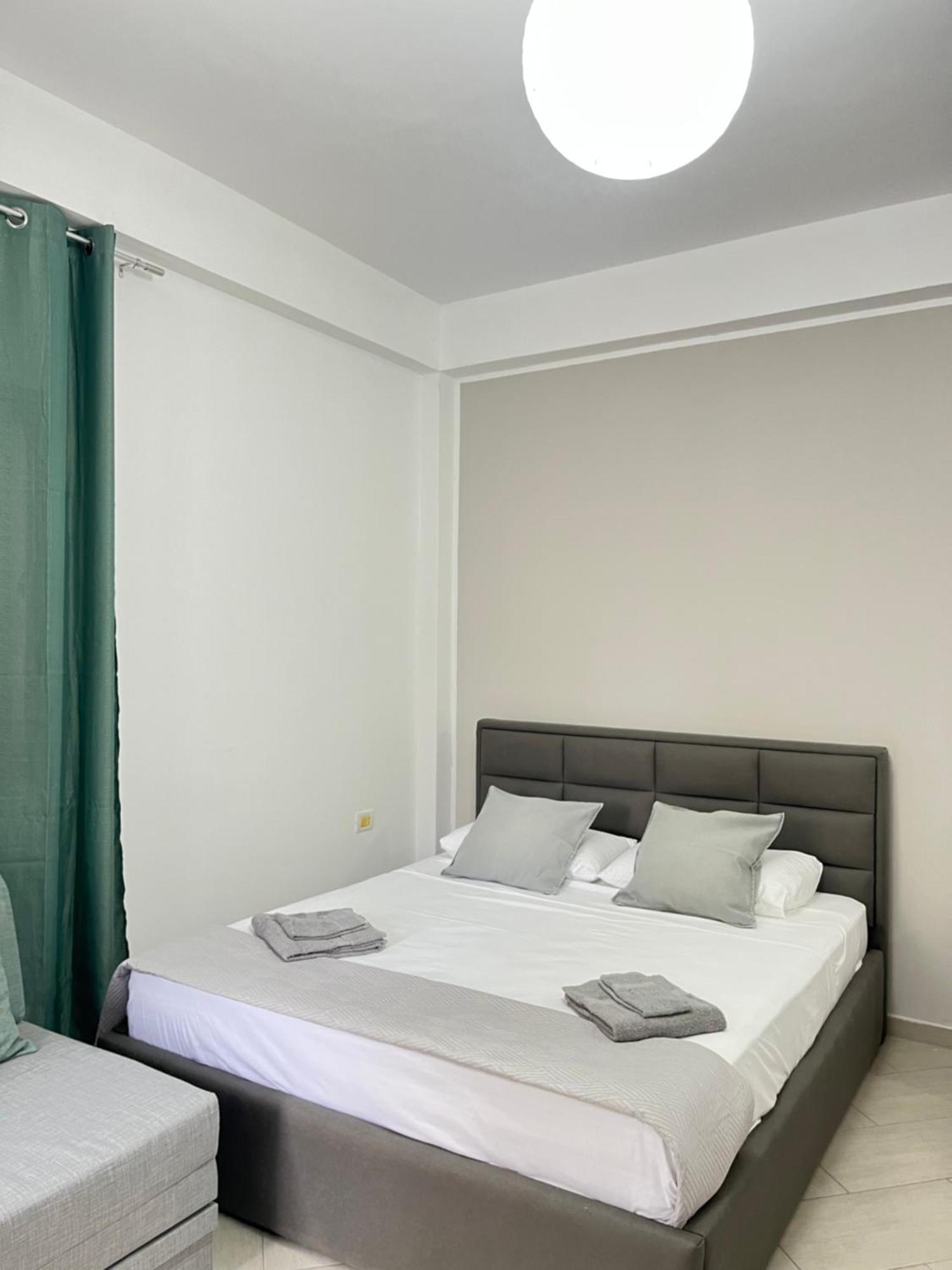 Blossom Apartments Вльора Екстер'єр фото